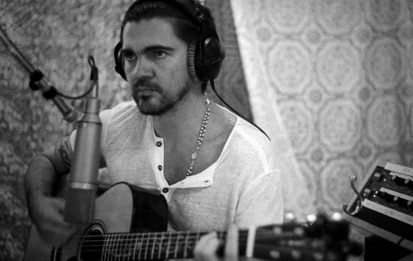 “Mil pedazos” segundo sencillo del álbum “Loco de amor” de Juanes